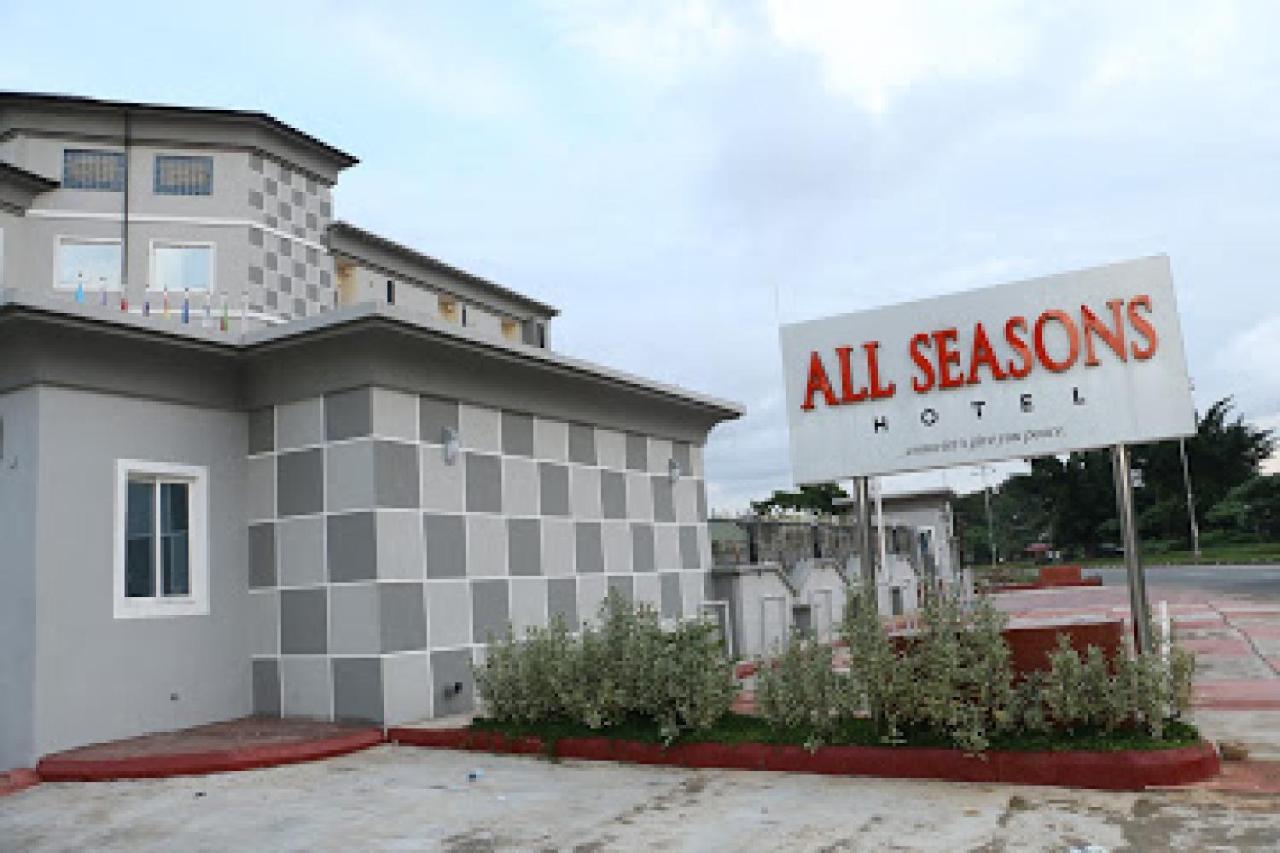 Room In Lodge - All Seasons Hotel-أويري المظهر الخارجي الصورة