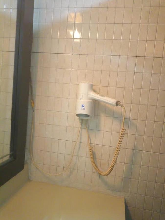 Room In Lodge - All Seasons Hotel-أويري المظهر الخارجي الصورة