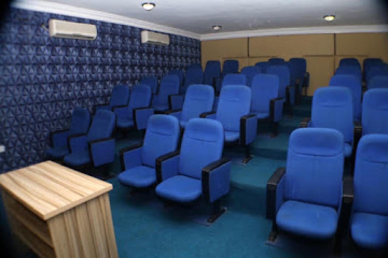 Room In Lodge - All Seasons Hotel-أويري المظهر الخارجي الصورة