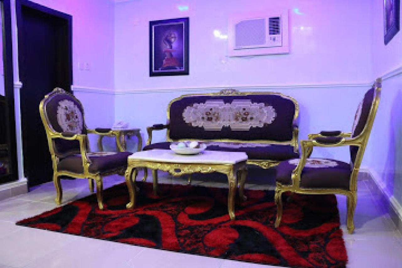 Room In Lodge - All Seasons Hotel-أويري المظهر الخارجي الصورة
